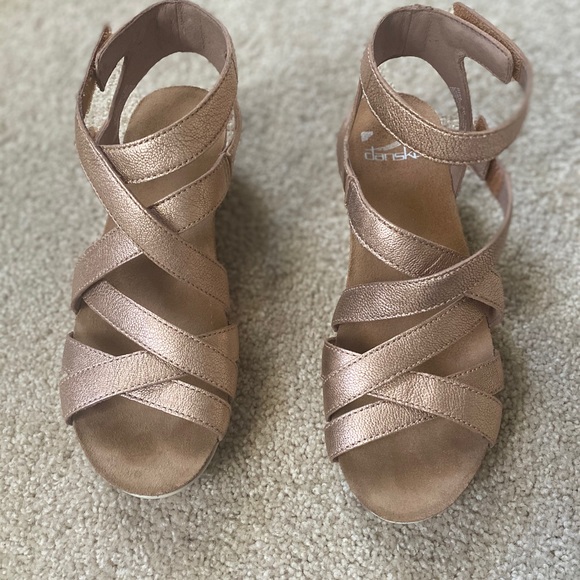 dansko veruca rose gold
